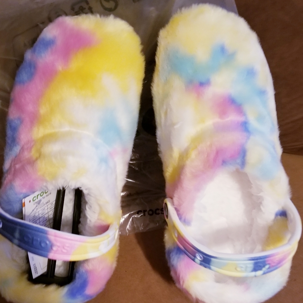 Men's crocs size 9